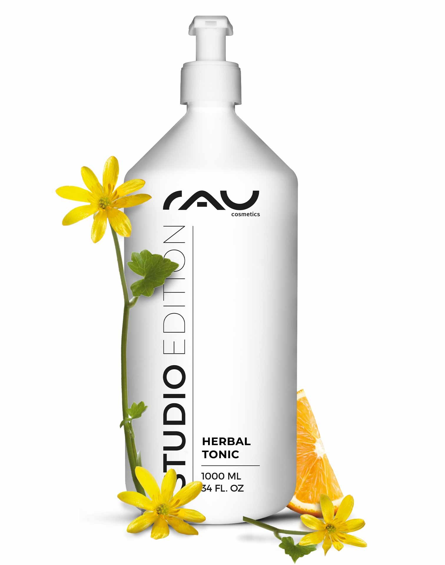 RAU Cosmetics Beyond Herbal Tonic 1000 ml Flasche mit Pumpe, mit gelben Blüten und Orangenscheibe, betont alkoholfreie, sanfte Reinigung für empfindliche Haut.