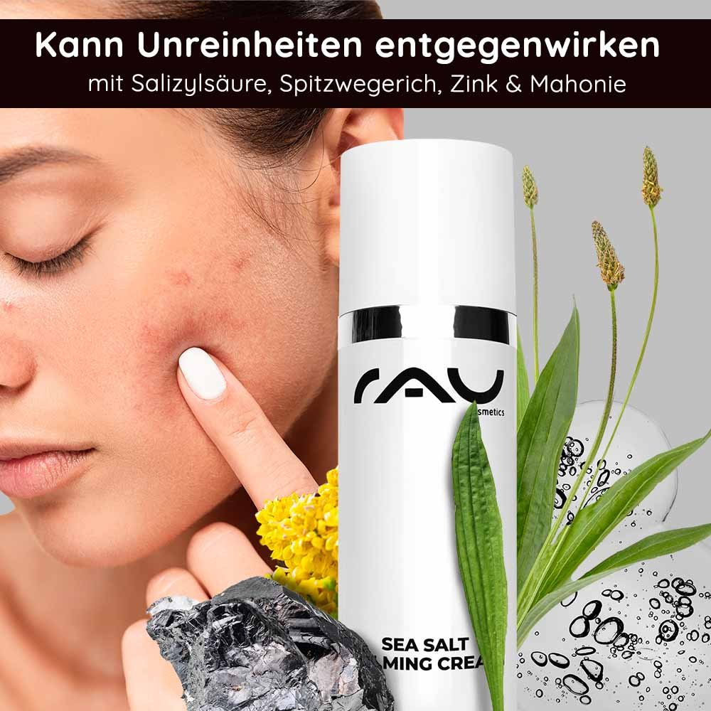 Frau mit unreiner Haut, die auf ihr Gesicht zeigt, umgeben von RAU Cosmetics Sea Salt Calming Cream, Meersalz, Pflanzenextrakten und Wasserblasen, zur Behandlung von Hautunreinheiten.
