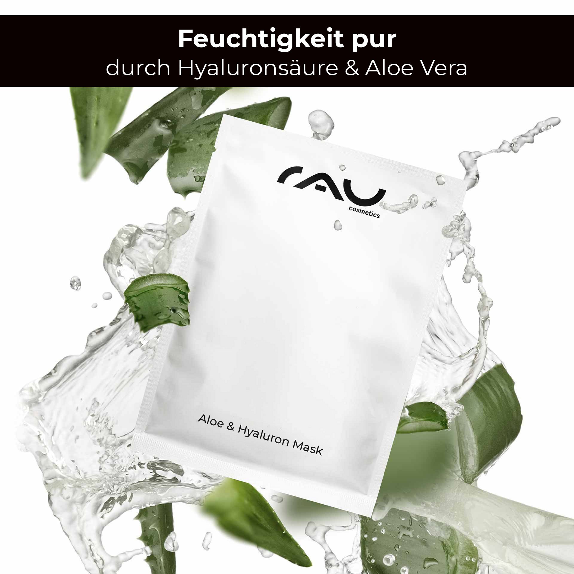 Bildtext: Feuchtigkeit pur durch Hyaluronsäure und Aloe Vera. Das Sachet der Aloe & Hyaluron Mask steht schräg in einem Wasserspritzer, umgeben von aufgeschnittenen Aloe-Vera-Blättern.