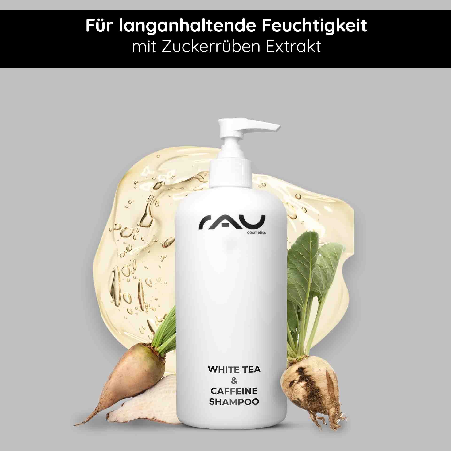 Flasche mit White Tea & Caffeine Shampoo mit Pumpe, umgeben von Zuckerrüben- und Weißteeblättern, fördert die Feuchtigkeitsversorgung und Kopfhautpflege, ganz im Sinne des Fokus von RAU Cosmetics auf wirksame Lösungen für die Haargesundheit.