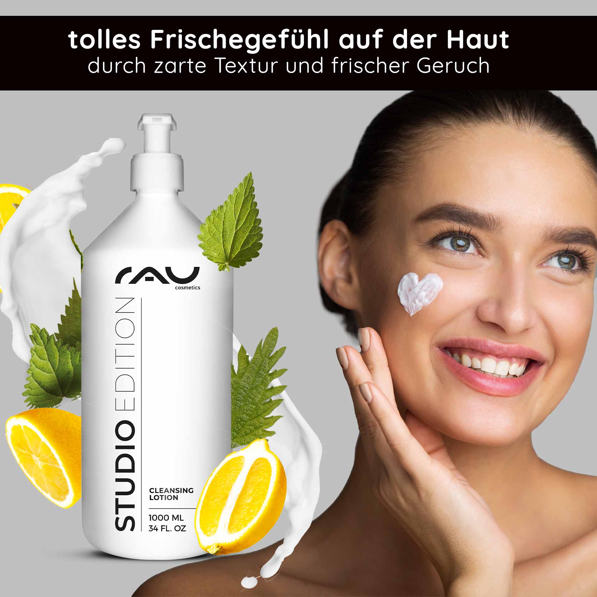Cleansing Lotion 1000 ml gründliche Reinigunglotion Flasche Reinigungslotion von RAU Cosmetics mit frischen Zitronen- und Brennnesselblättern, Frau trägt Lotion auf ihr Gesicht auf, sorgt für sanfte Hautpflege und ein erfrischendes Gefühl.