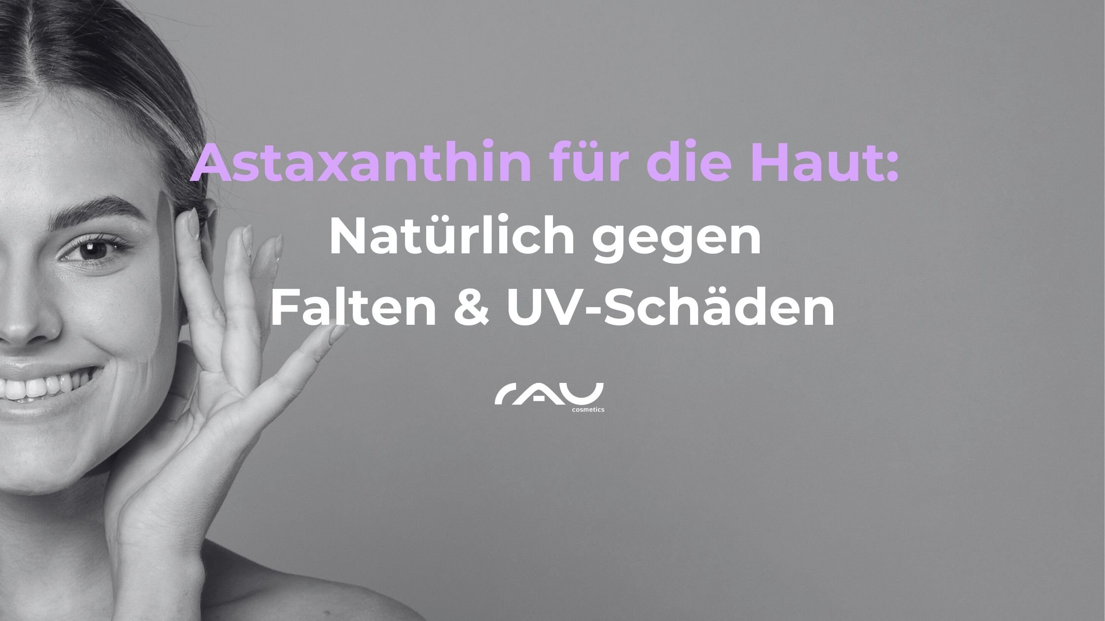 Astaxanthin für die Haut, lächelnde Frau mit Hand am Gesicht, Text über natürlichen Schutz gegen Falten und UV-Schäden, RAU Cosmetics Logo.