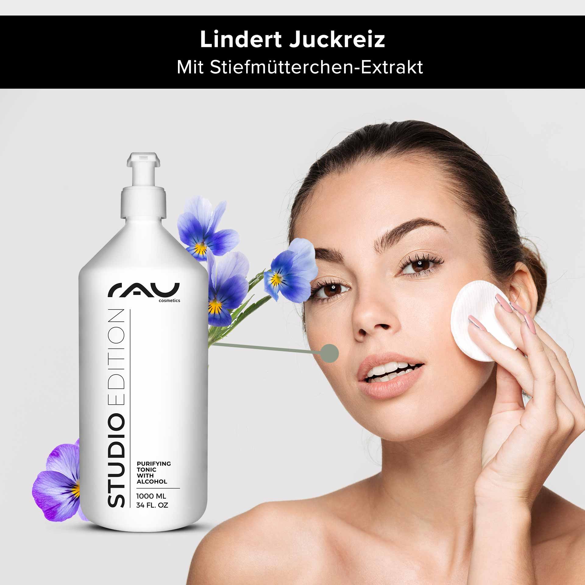 Reinigendes Tonikum mit Alkohol in einer 1000-ml-Flasche, Modell trägt Tonikum auf das Gesicht auf, mit Veilchen, beruhigende Eigenschaften für juckende Haut.