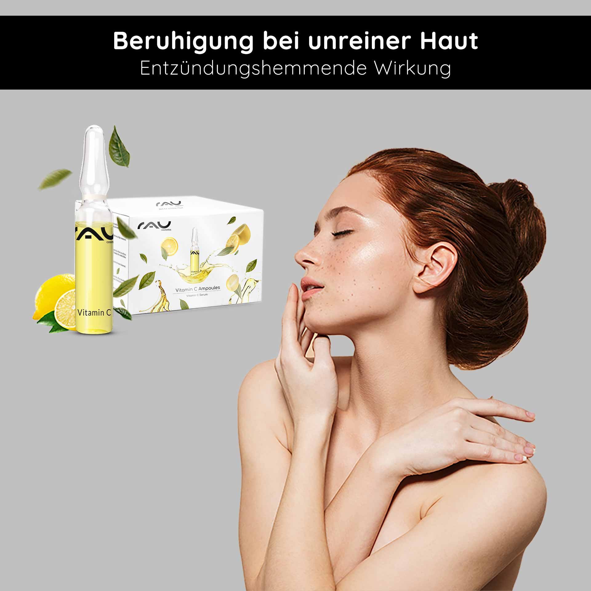 Vitamin C Ampulle von RAU Cosmetics mit Zitronen- und Bananenelementen, Modell zur Präsentation der Hautpflegevorteile bei unreiner Haut, beruhigende und entzündungshemmende Wirkung.