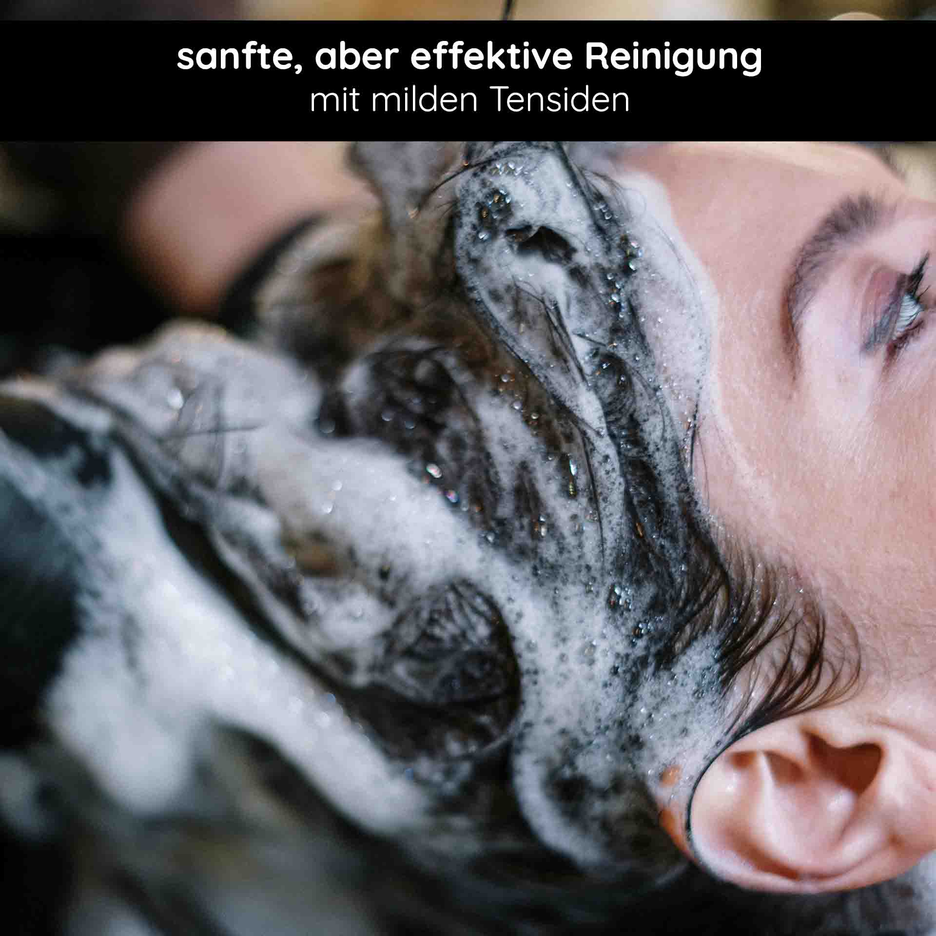 White Tea & Caffeine Hair Shampoo 250 ml  Shampoo mit sanfter, effektiver Reinigung und milden Tensiden, schäumend auf Haar während Anwendung.