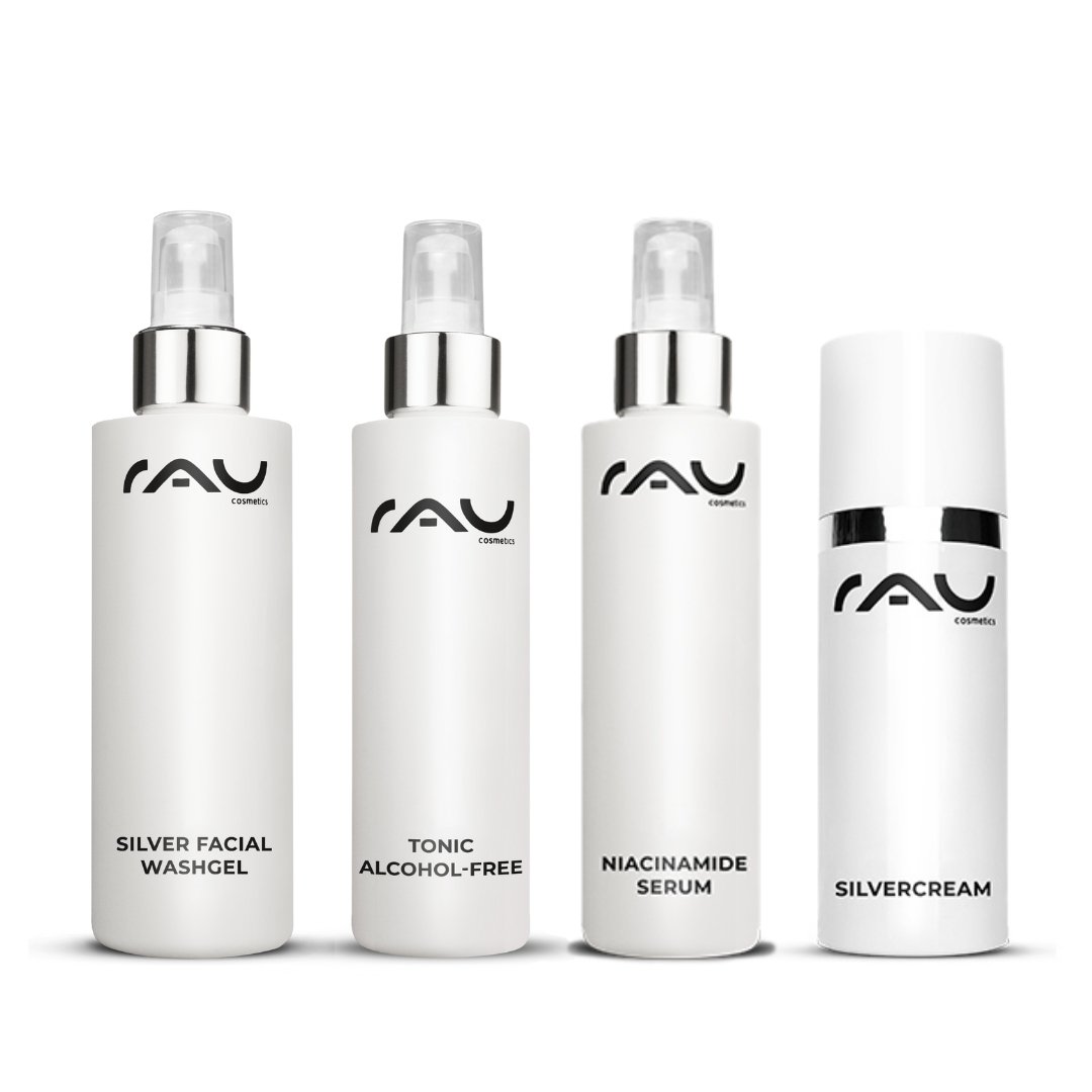 RAU Cosmetics Advanced Pflegeroutine für unreine trockene Haut, bestehend aus Silber Waschgel, alkoholfreiem Tonic, Niacinamid Serum und Silbercreme, auf weißem Hintergrund.