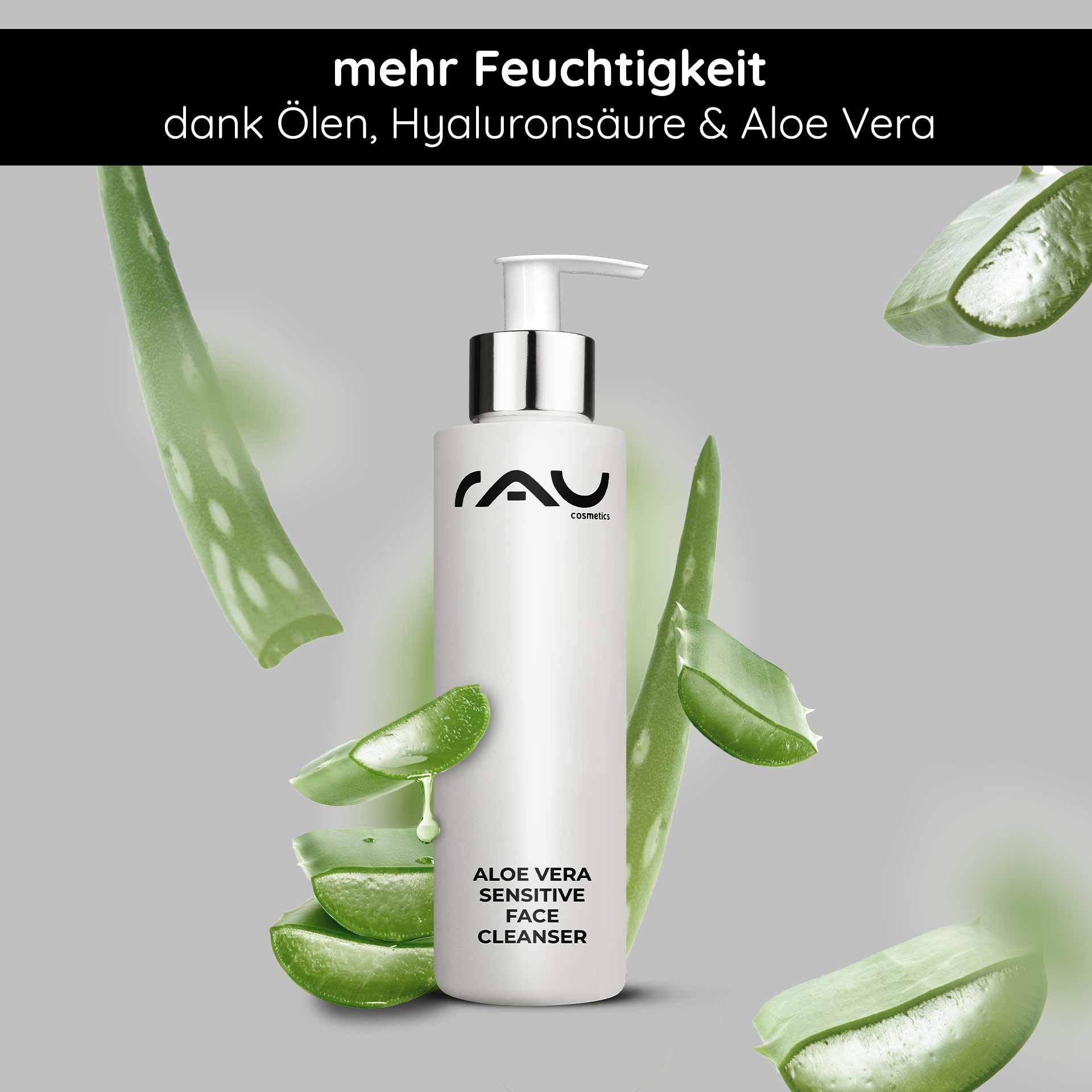Flasche des Aloe Vera Sensitive Face Cleanser von RAU Cosmetics, umgeben von frischen Aloe-Vera-Blättern, die die feuchtigkeitsspendende Wirkung mit Ölen, Hyaluronsäure und Aloe Vera hervorheben.