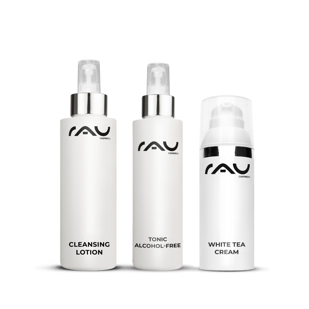 Basis Pflegeroutine für normale Haut von RAU Cosmetics, bestehend aus sanfter Reinigungslotion, alkoholfreiem Tonic und leichter Feuchtigkeitscreme.
