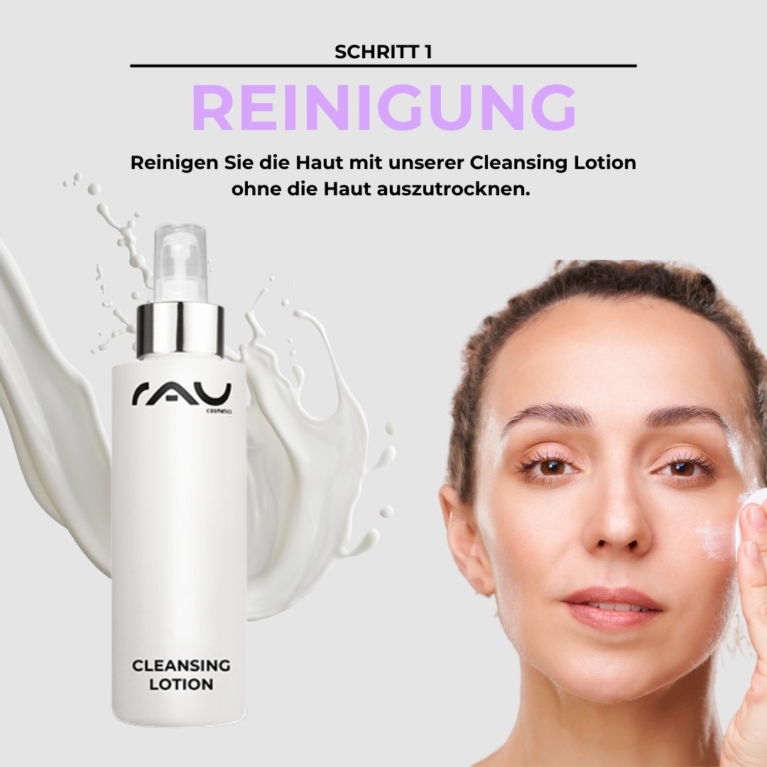 Flasche mit Reinigungslotion von RAU Cosmetics mit einer Frau, die sie auf ihr Gesicht aufträgt, was den ersten Schritt in der grundlegenden Hautpflegeroutine für trockene Haut betont.