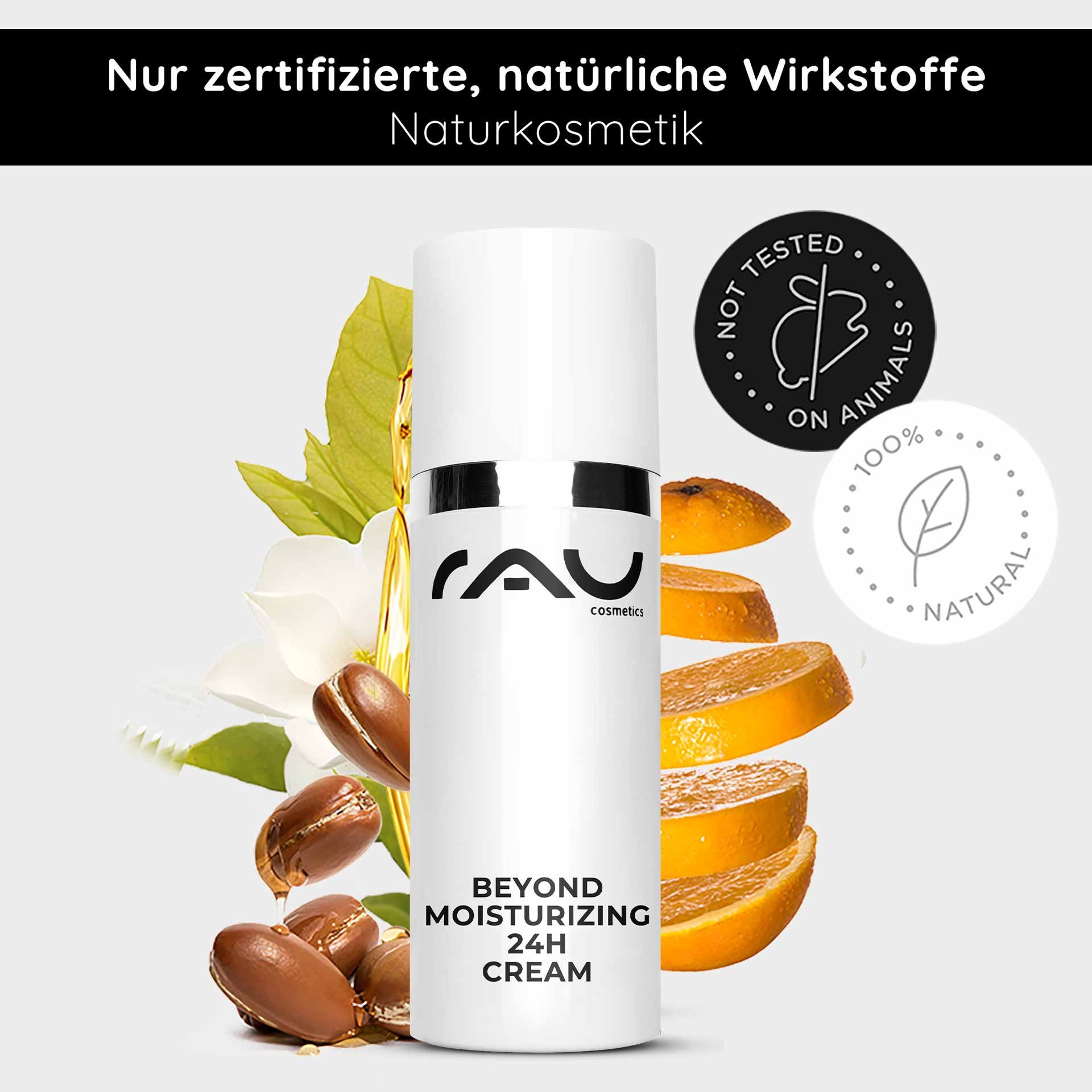 Flasche der Beyond Moisturizing 24H Cream von RAU Cosmetics mit natürlichen Inhaltsstoffen wie Arganöl und Zitrusscheiben, mit den Aufschriften „100 % NATÜRLICH“ und „NICHT AN TIEREN GETESTET“, die die Vorteile für die Hautpflege hervorheben.