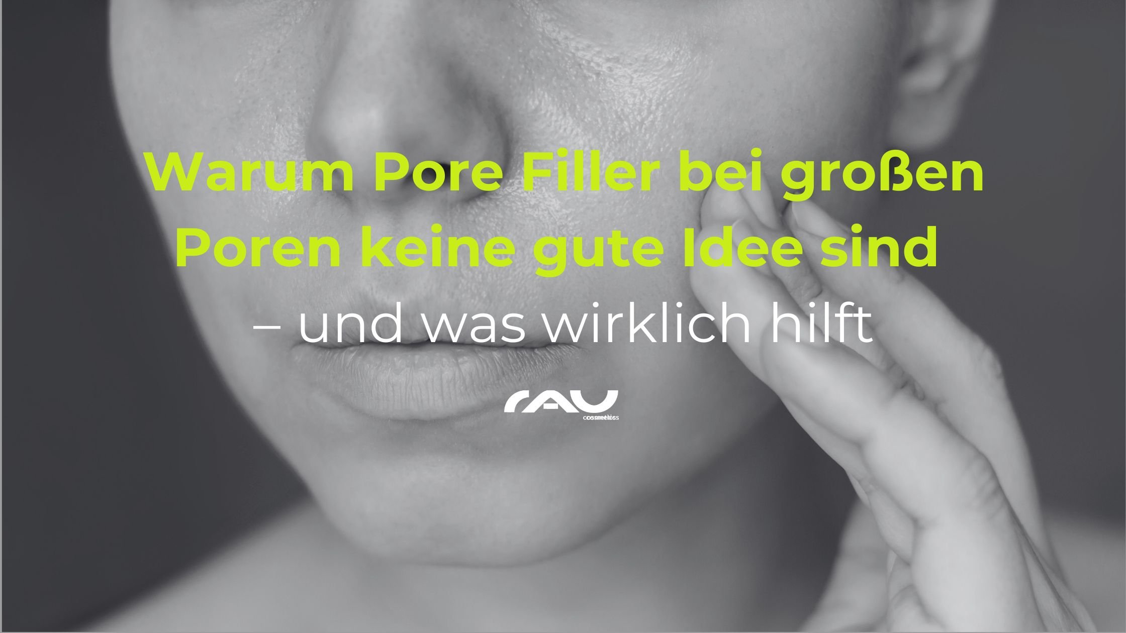 Nahaufnahme eines Gesichts mit großen Poren und der Text "Warum Pore Filler bei großen Poren keine gute Idee sind – und was wirklich hilft" von RAU Cosmetics, der auf die Ineffektivität von Pore Fillern hinweist.